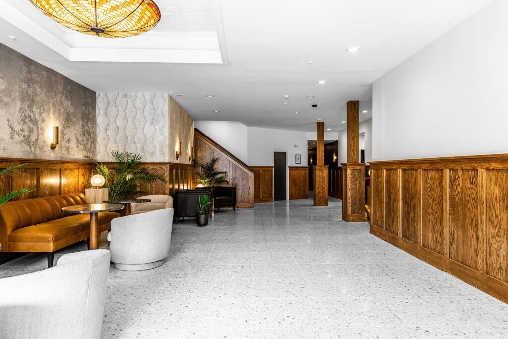 King Bed, The Phenix Historic Hotel, Spacious, Room # 406 Bangor Esterno foto