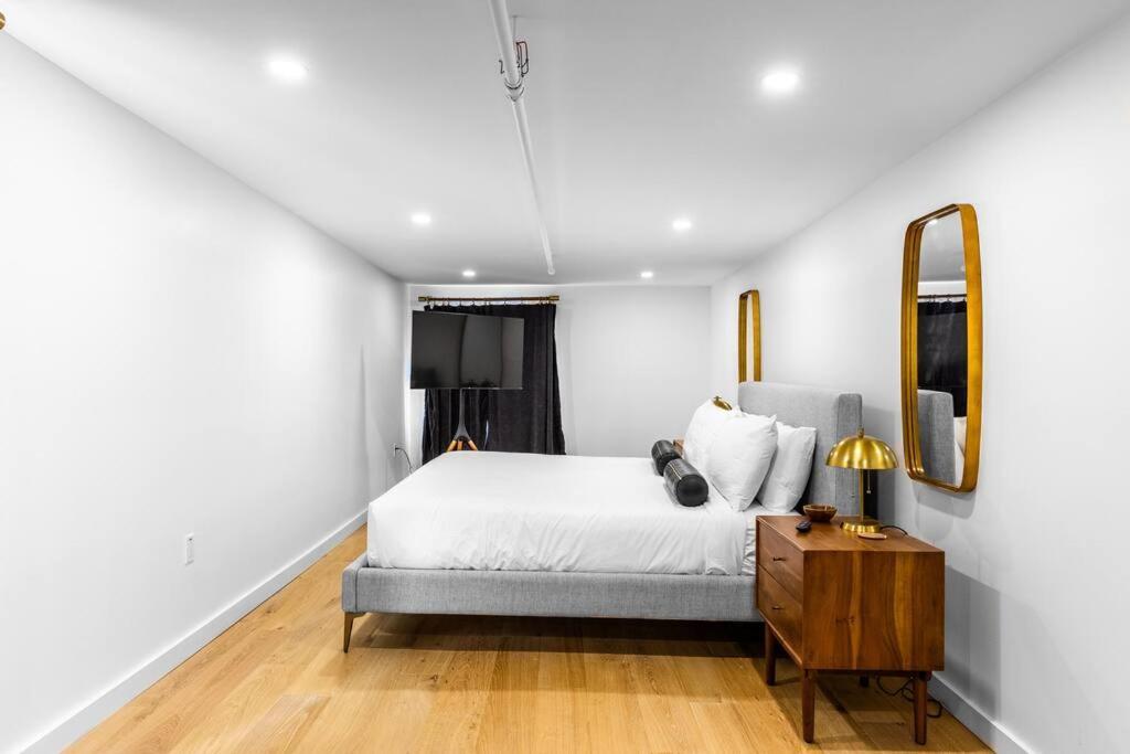 King Bed, The Phenix Historic Hotel, Spacious, Room # 406 Bangor Esterno foto